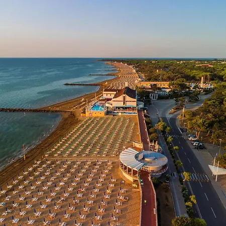 Apartman Ideal With Pool Lignano Sabbiadoro